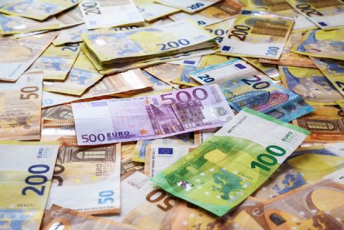 Foto: Česko rozebírá přijetí eura: Stabilita koruny versus evropská budoucnost