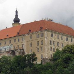 Deváťáci z Náměště nad Oslavou provázejí s jistotou na zámku