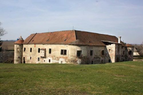 obrázek:Renesanční zámek vzkvétá: Nová kaple posvěcena biskupem