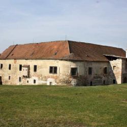 Renesanční zámek vzkvétá: Nová kaple posvěcena biskupem