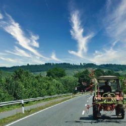 Zemědělská technika na silnicích: nehody přibývají, policie vyzývá k opatrnosti