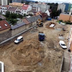 Havlíčkobrodské gymnázium prochází rekonstrukcí, roste i nové hřiště