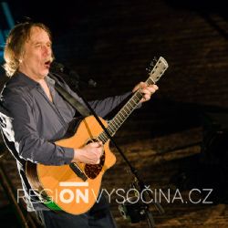 Jarek Nohavica vyprodal KD Ostrov