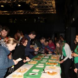 Novoročním štrůdlování zakončilo projekt pro neslyšící a sluchově postižené