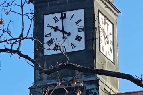 obrázek:Hodiny na věžičce v Chotěboři opět fungují
