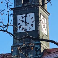 Hodiny na věžičce v Chotěboři opět fungují