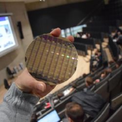 Seminář o mikroelektronice přilákal stovku účastníků