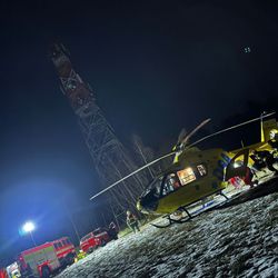 Mladá dívka „zamrzla“ ve 30 metrech na telekomunikačním vysílači