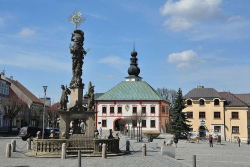 Foto: Žďár nad Sázavou modernizuje mobiliář: Nové koše a lavičky za 1,6 milionu