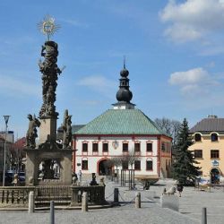 Žďár nad Sázavou modernizuje mobiliář: Nové koše a lavičky za 1,6 milionu