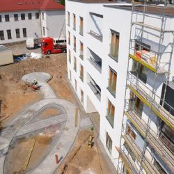 Stavba krajského domova pro seniory v Havlíčkově Brodě finišuje. Po novém roce se zabydlí i noví klienti