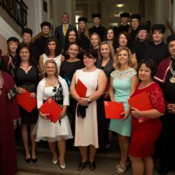 První magistry programu Komunitní péče v porodní asistenci z jihlavské školy