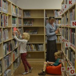 Krajská knihovna praská ve švech