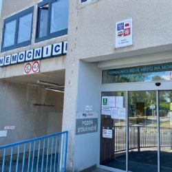 Opravy uzavřou hlavní vstup do novoměstské nemocnice