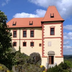 Poslední možnost prohlídek expozic na Hradě Kámen