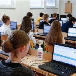 Z půdy moderní učebny. Kraj připravuje přestavbu dvou středních škol