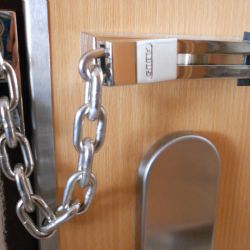 Brodští senioři dostali bezpečnostní řetízky 