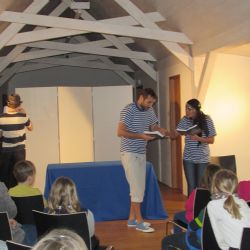 Další počin Listování představil knihu Kluk, co se koupal s piraňami