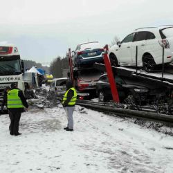 Hromadné nehody stále blokují dálnici D1 u Větrného Jeníkova