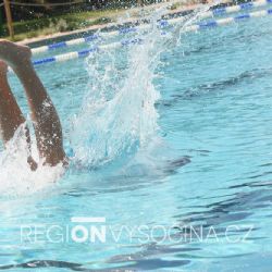 Hygienici zakázali koupání v rybníku Medlov na Žďársku