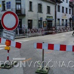 Oprava vodovodu uzavřela havlíčkobrodskou ulici Nádražní