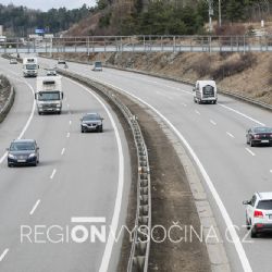 Po dálnici D1 se proháněli řidič na babetě i opilý chodec