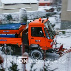 Sníh zasypal Vysočinu a komplikuje dopravu