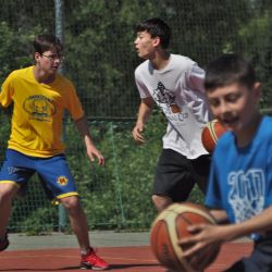Třetí ročník benefiční akce Naházej to do koše se odehrál na hřišti brodské ZŠ Wolkerova 