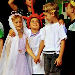 Děti přivítaly v Proseči-Obořišti léto Šípkovou Růženkou