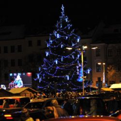 V Jihlavě se první adventní neděli rozsvítil vánoční strom