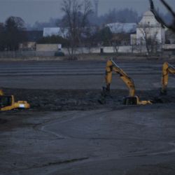 V pátek vyprostili bagr ze Štěpnického rybníka v Telči
